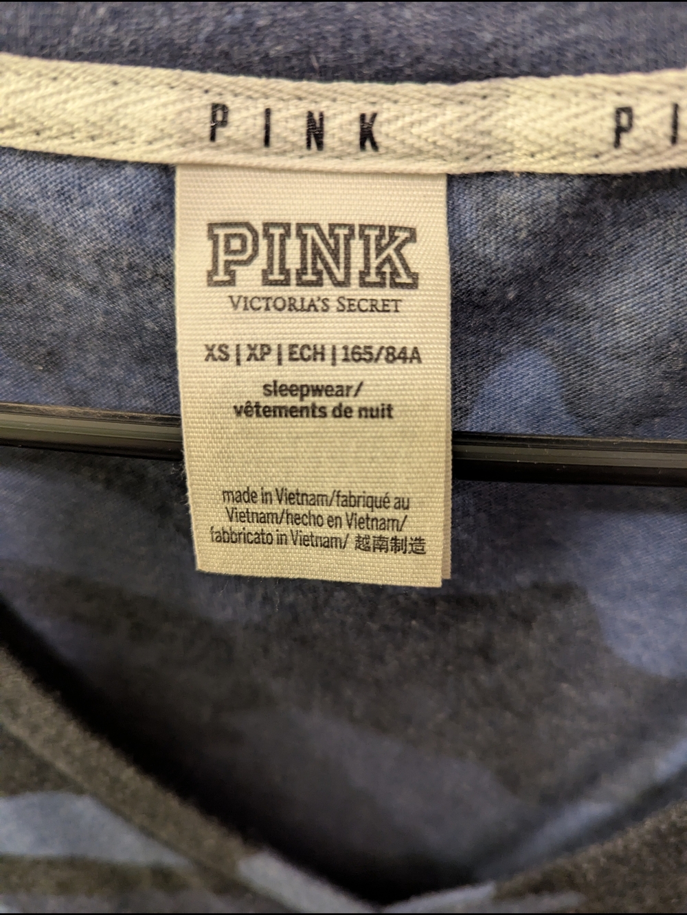 PINK Victoria's Secret Women's Camo V-Neck Short Sleeve Tee - Blue & Black - Picture 3 of 5